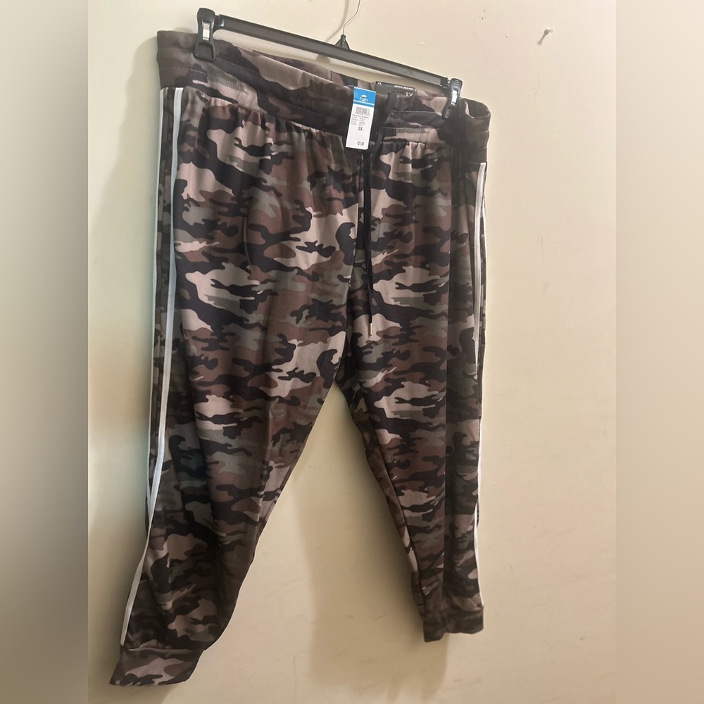 NWT- Rue 21 High Rise Camouflage Jogger Pants with White Stripes. Size 3X